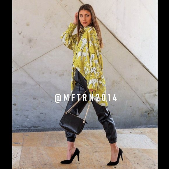 BLOGGER FAVE! ZARA Flowy Printed Button-Up Shirt - Picture 2 of 16